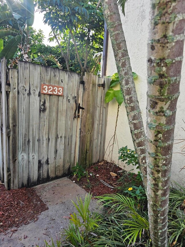 Building Photo - 3233 Sea Oats Cir