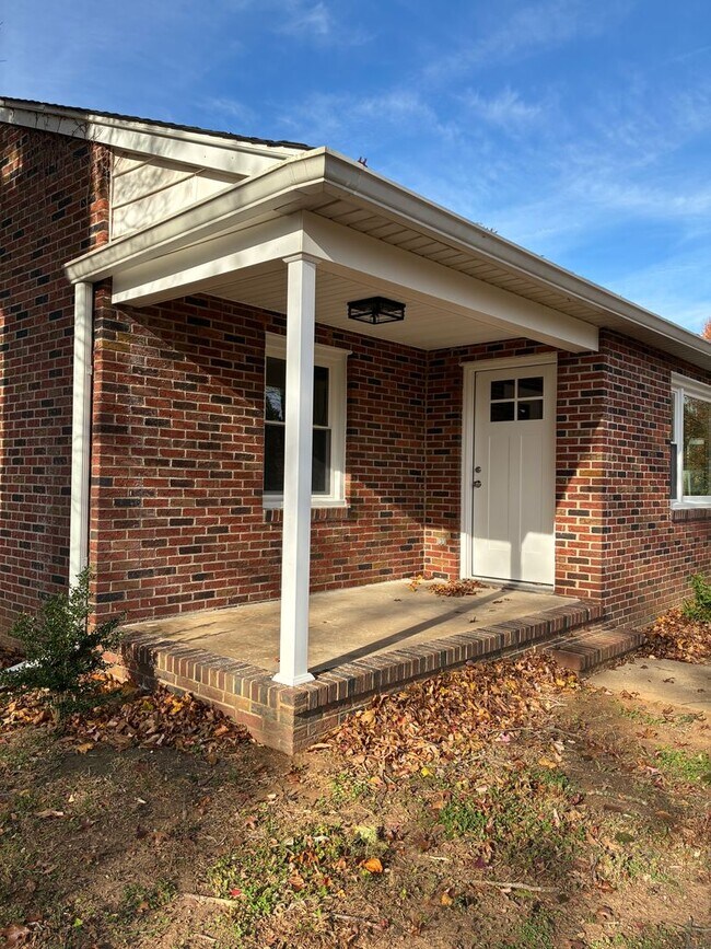 Building Photo - 808 Martin Rd
