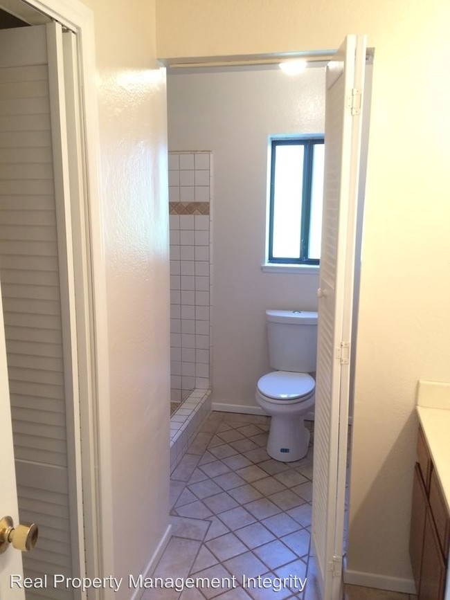 Building Photo - 1282 Brookside Ct