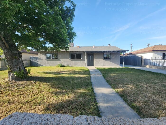 Primary Photo - 3 bedroom 2 Bathroom home in a great locat...