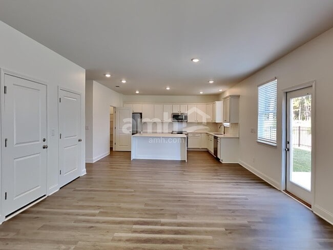 Foto del edificio - 56 Pointe Dr