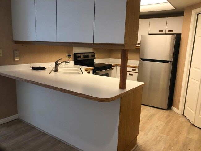 Building Photo - 44 W 300 S