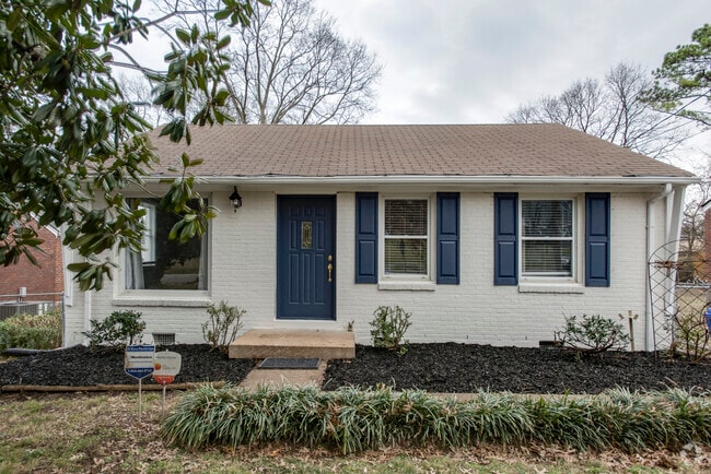 Building Photo - 2204 Rosehaven Dr