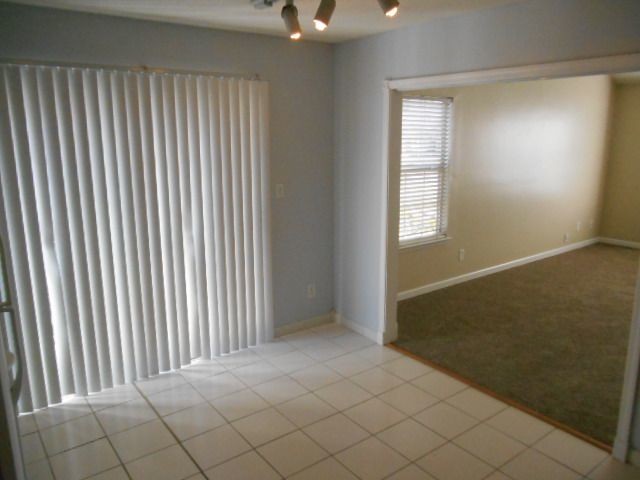 Building Photo - Lovely 3 Bedroom Home in Willow Bend