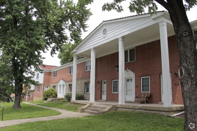 Building Photo - Drake Townhomes