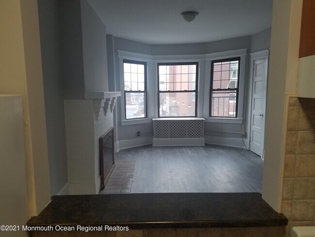 Building Photo - 611 Bangs Ave