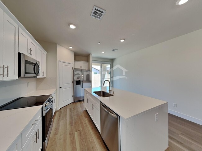Building Photo - 510 Speckled Orchid Pl