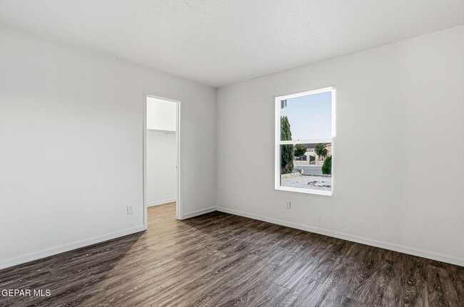 Building Photo - 4613 Sun Valley Dr