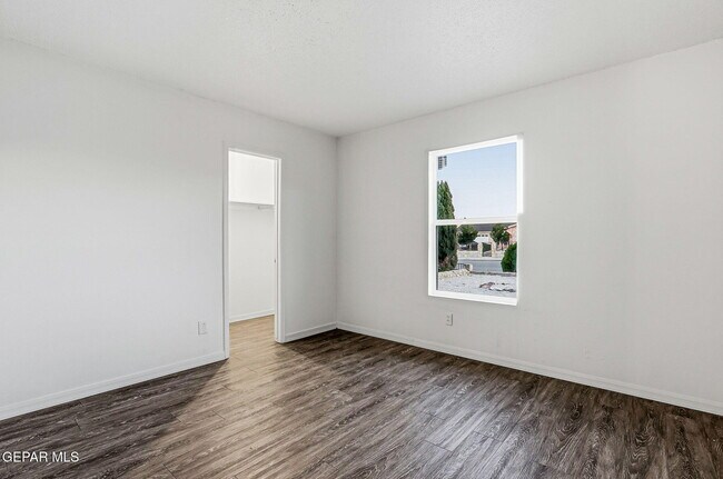 Foto del edificio - 4613 Sun Valley Dr