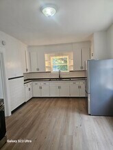 Building Photo - 210 E Chestnut St