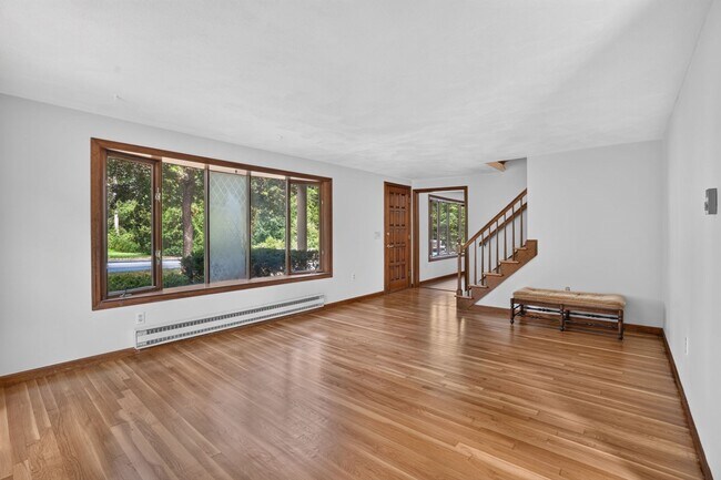 Foto del edificio - 375 Kendall Rd