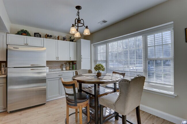 Foto del edificio - 6 Fieldcrest Way