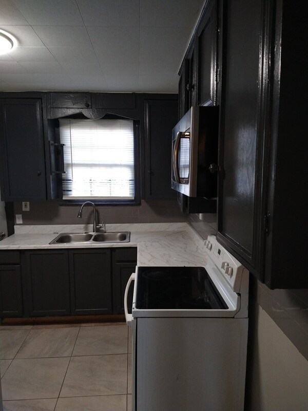 Building Photo - 416 W 49th St