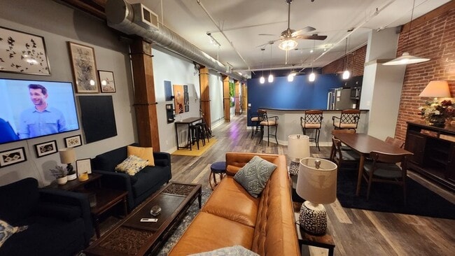 Foto del edificio - Fully furnished all utilities included!!!