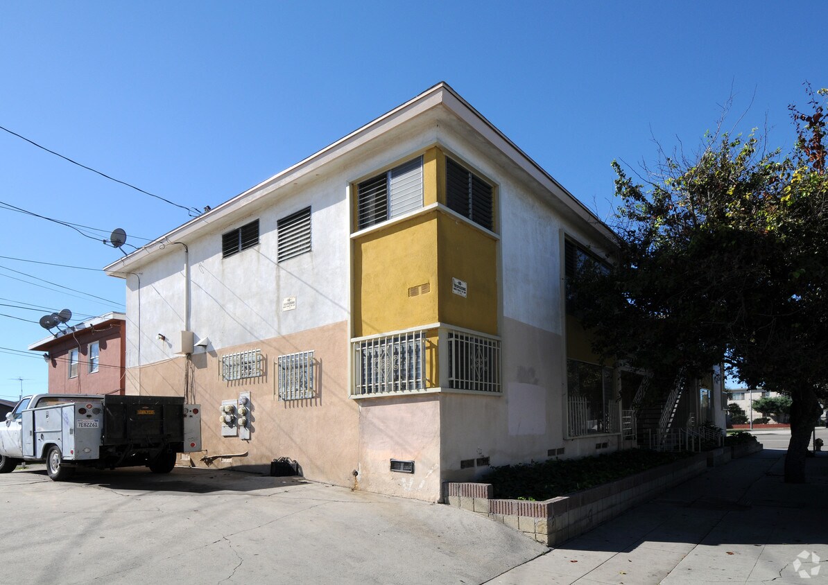 Building Photo - 240 W 111th St