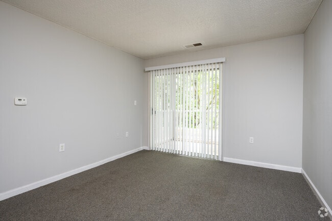 2BR, 1BA - 800SF - Living Room - Crowell Square