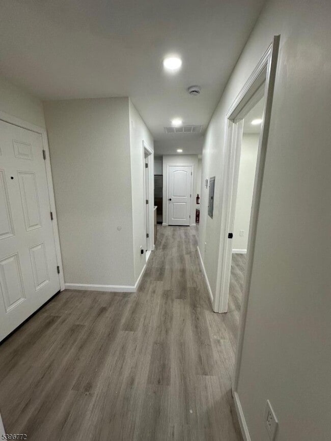 Foto del edificio - 112 Fairview Ave