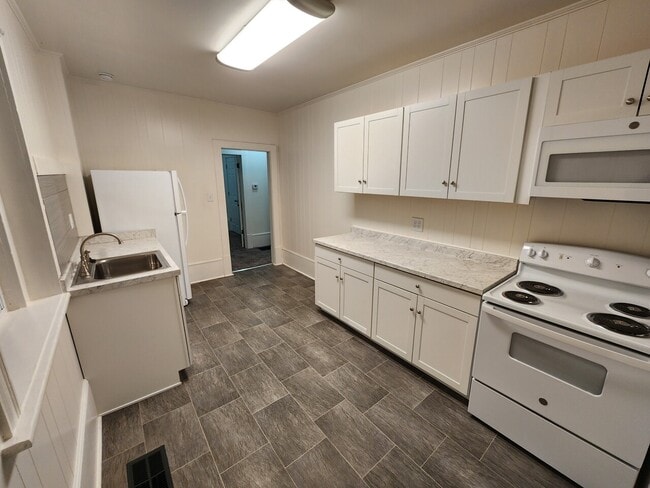 Building Photo - 703 Commerce, Apt. B
