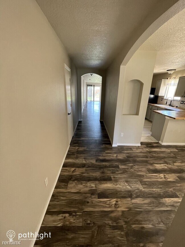 Building Photo - 4 br, 2 bath House - 3909 Desert Willow Dr...