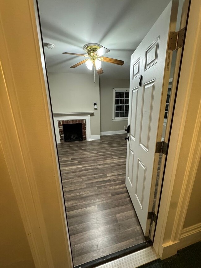 Building Photo - 388 E Merrimack St