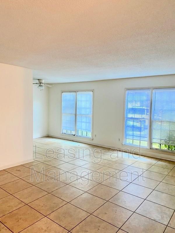 Building Photo - 912 Sea Gull Dr