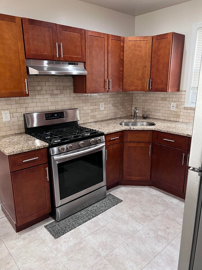 Kitchen - 256 Goldsmith Ave