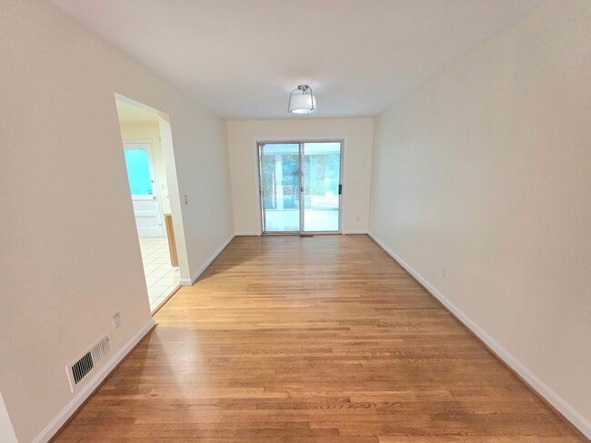 Building Photo - 612 Kenbrook Dr