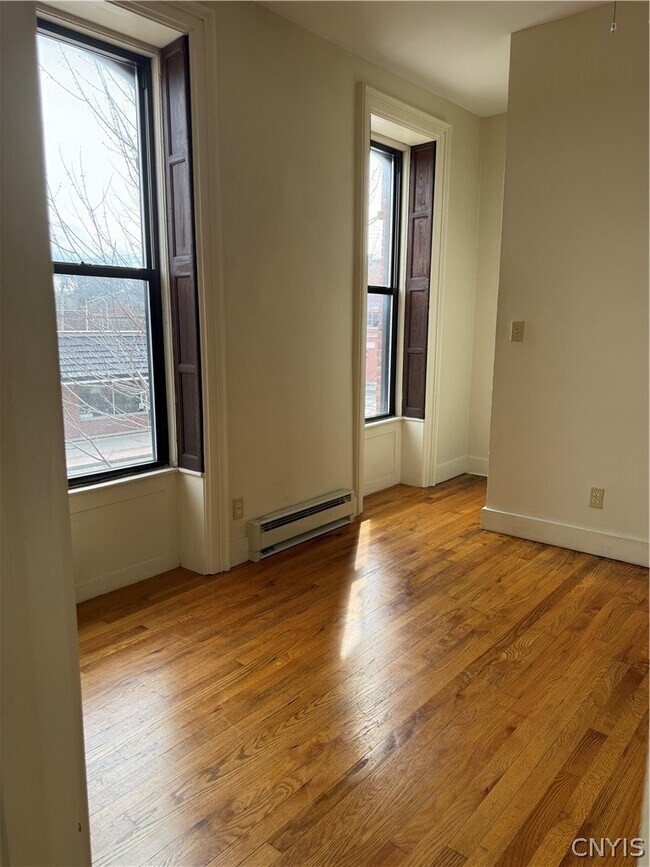 Foto del edificio - 137 S Peterboro St