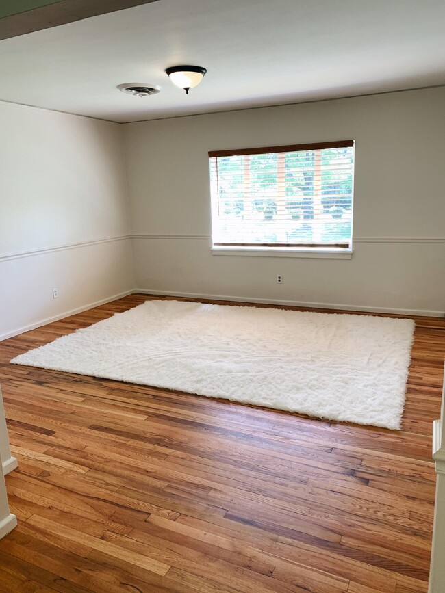 Building Photo - 501 Milledge Rd