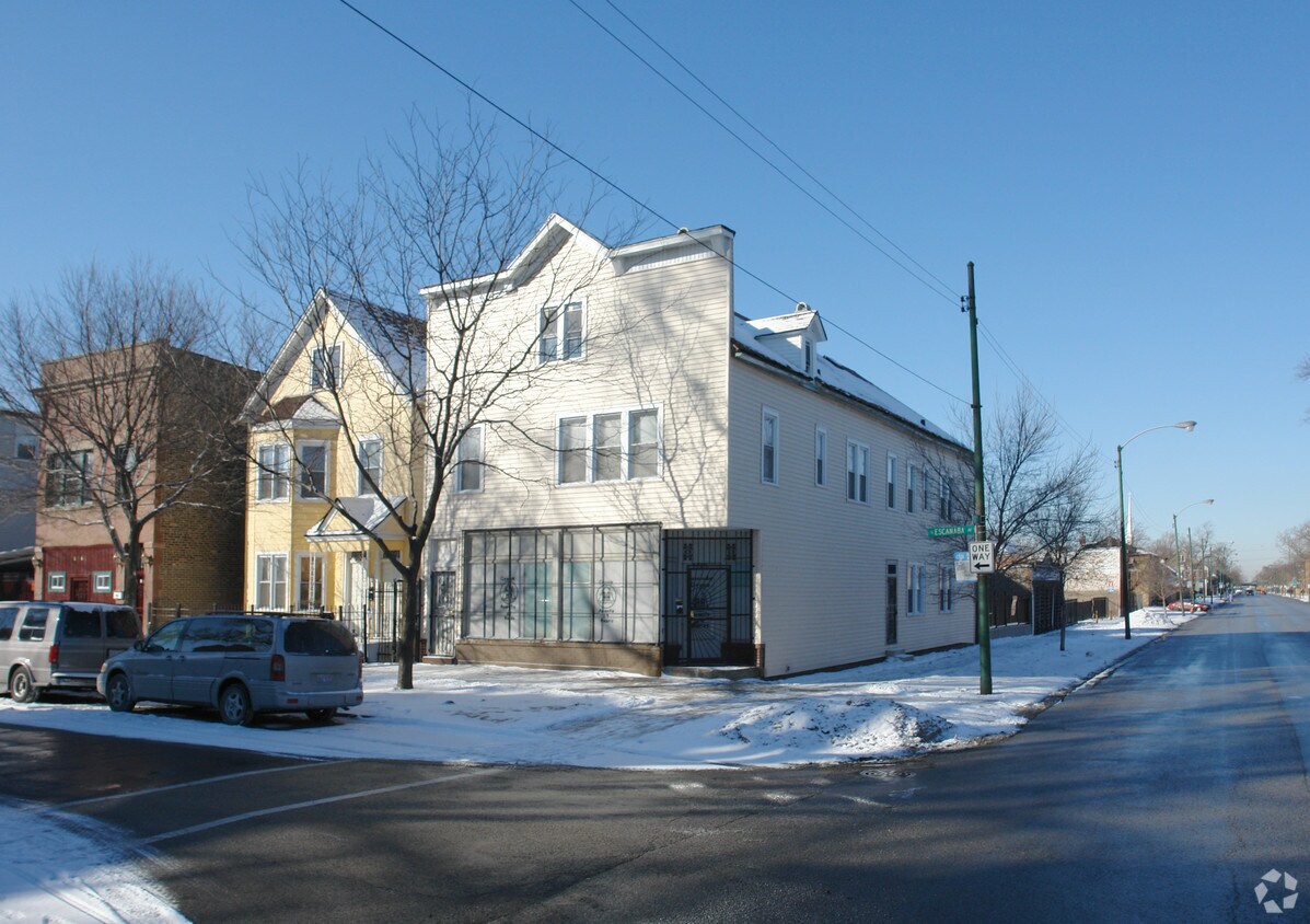 Primary Photo - 8700 S Escanaba Ave