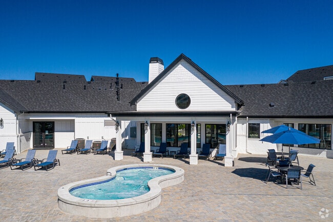 Área de piscina - Farmstead Apartments