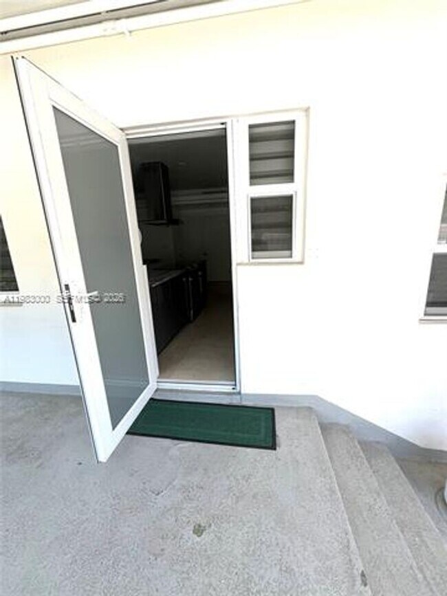Foto del edificio - 10190 Collins Ave