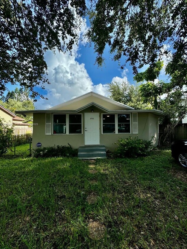 Primary Photo - 1721 Roosevelt St