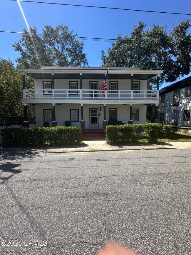 Building Photo - 706 Charles St