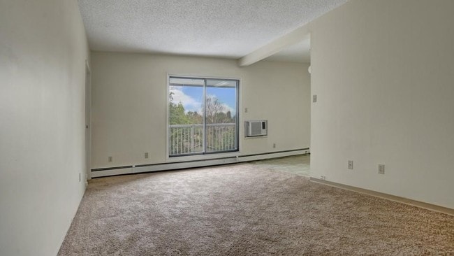 Interior Photo - Tamaron Square