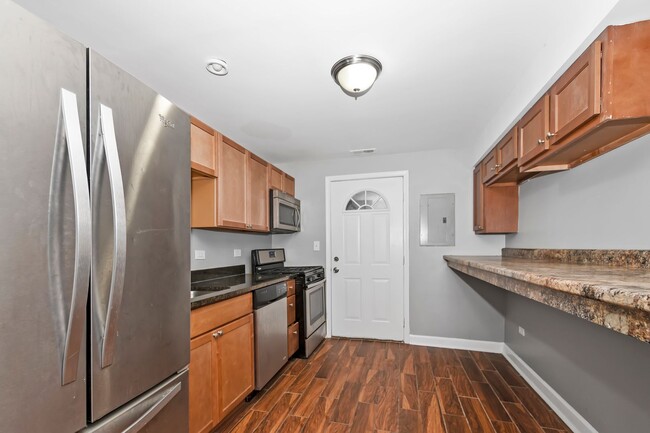 Foto del edificio - Rehabbed 3Bed/2Bath Condo Unit in Washingt...