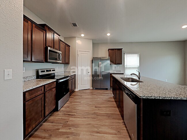 Foto del edificio - 3315 Ridge HillPkwy