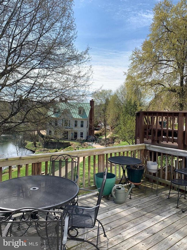 Building Photo - 1200 Dartmouth Rd