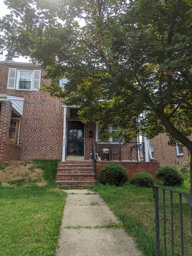 Building Photo - 702 S Scott St