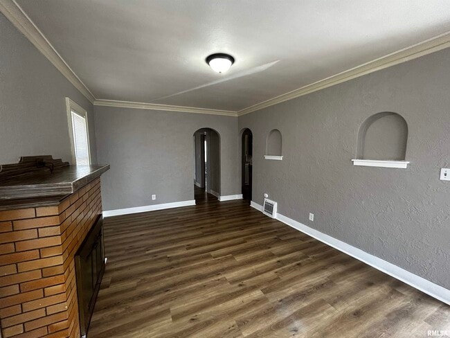 Building Photo - 607 E Forrest Hill Ave