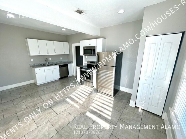 Building Photo - **APPLICATION RECEIVED** **MOVE IN SPECIAL...