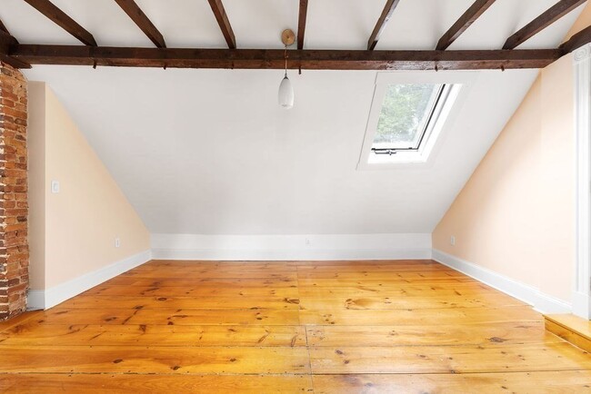Building Photo - 157 Bigelow St