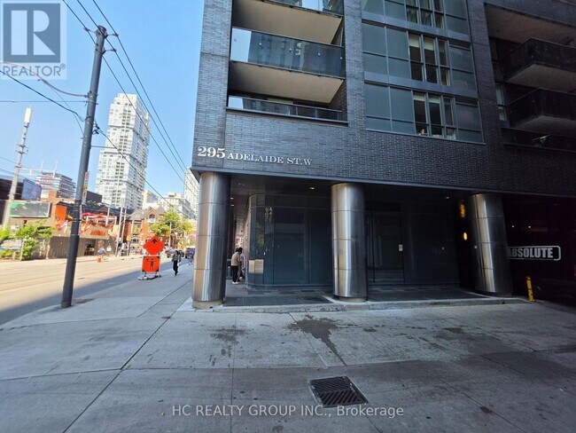 Photo du bâtiment - 295 Adelaide St W