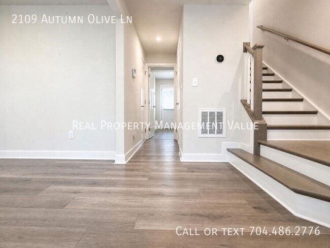 Building Photo - 2109 Autumn Olive Ln