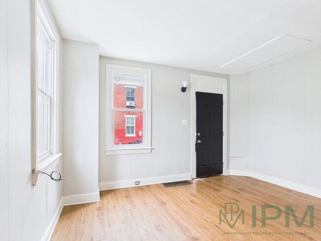 Building Photo - Available Now! Beautiful 4 Bedroom, 1 Bath...