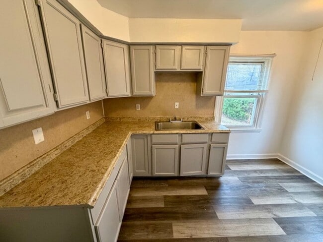 Foto del edificio - Updated 3-Bedroom, 1-Bath Brick Bungalow Home for Lease – Must See! Welcome Section 8