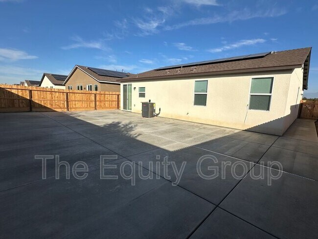 Foto del edificio - 2231 N Julieann St