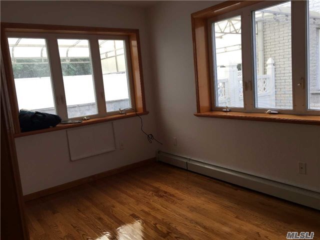 Foto del edificio - 42-41-42159 159th St