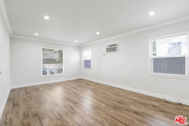 Building Photo - 8554 Alcott St
