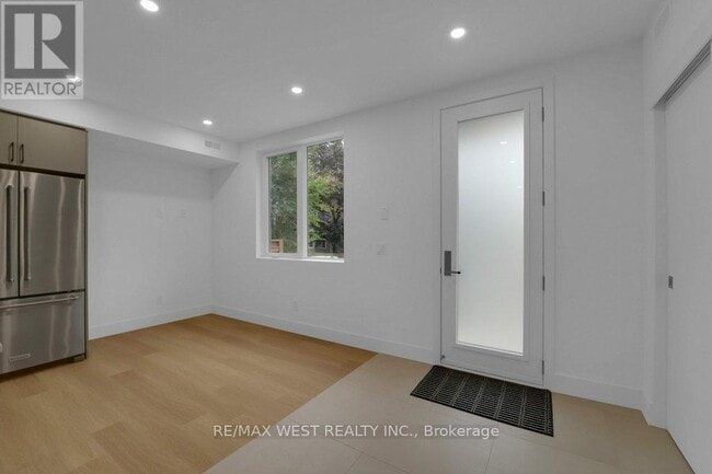 Building Photo - 661 Winona Dr